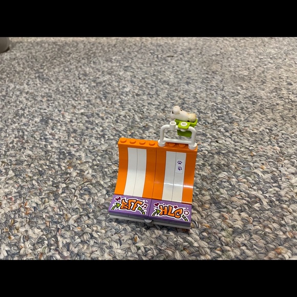 LEGO Friends 41099 Heartlake Skate Park - Picture 5 of 11